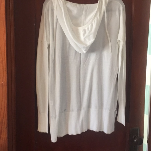 Light weight tunic length hooded sweater - Picture 2 of 4